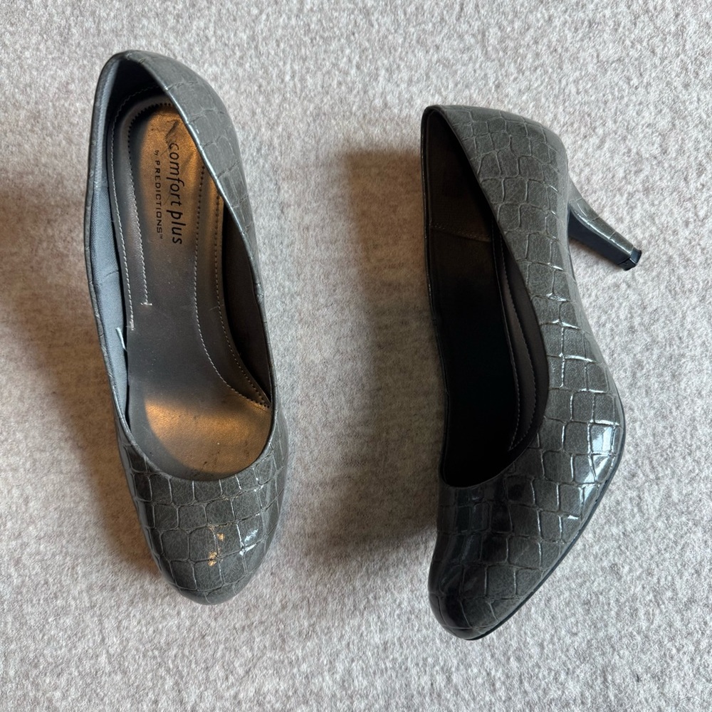 Predictions Gray Textured Heels